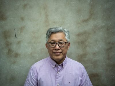Pastor Ezra Jin recupera su libertad tras meses de detención en China y se reúne con su familia en Estados Unidos